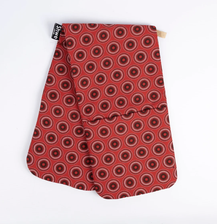 Red Shweshwe double oven glove